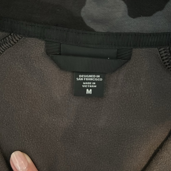 Athleta Triumph hoodie. Printed Camo. Size M. - Picture 3 of 5